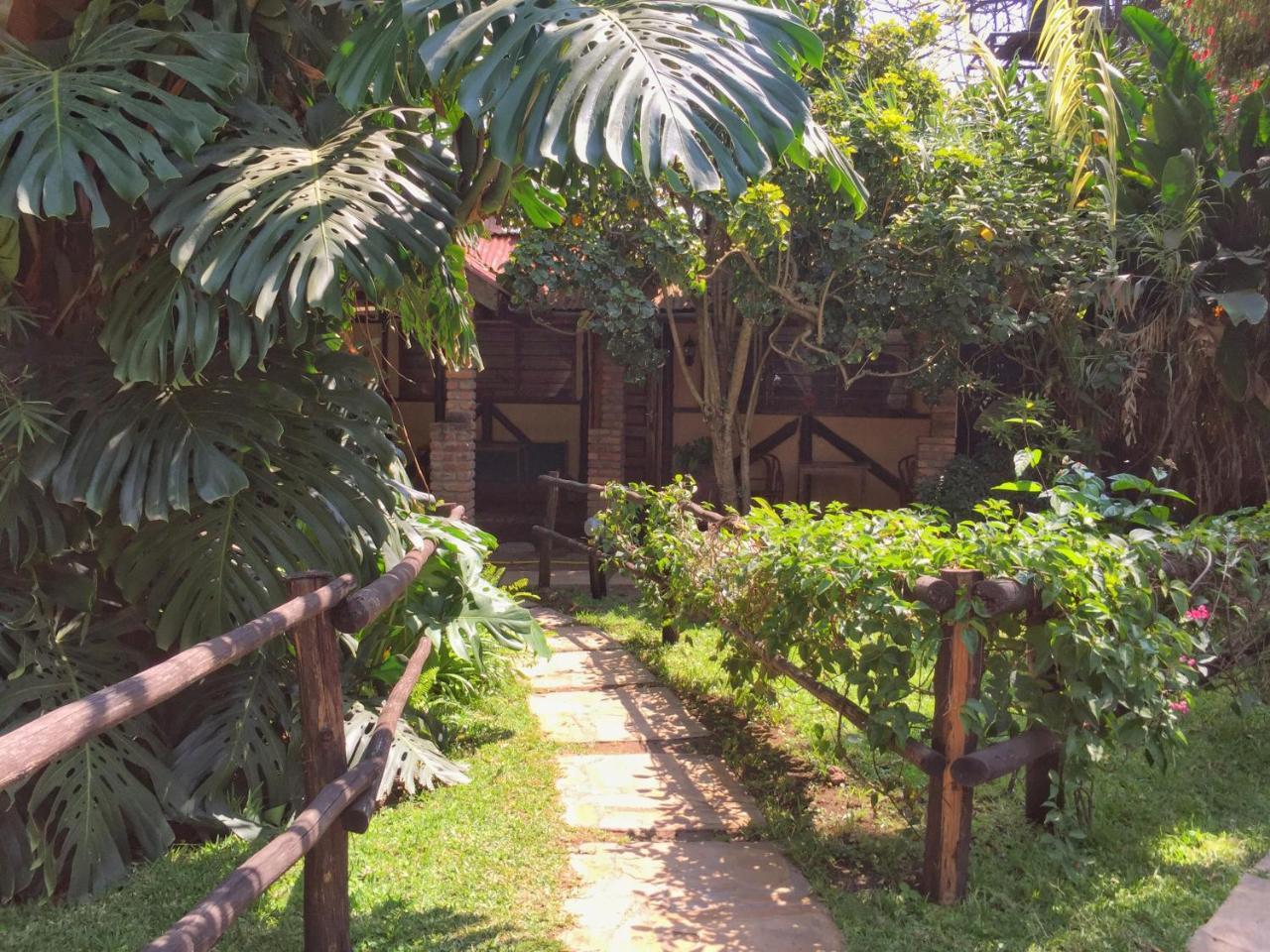 Outpost Lodge Аруша Екстериор снимка